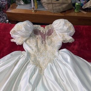 Wedding gown size 8 Off White with Sequins Full length Full Netting Under Dress